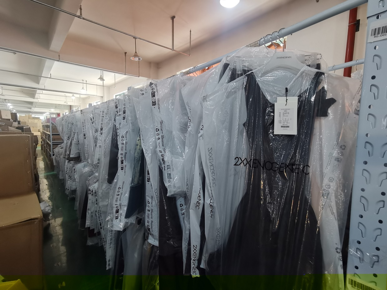 服装入上海第三方仓库：托管+代发一条龙，为什么推荐先对接ERP系统？