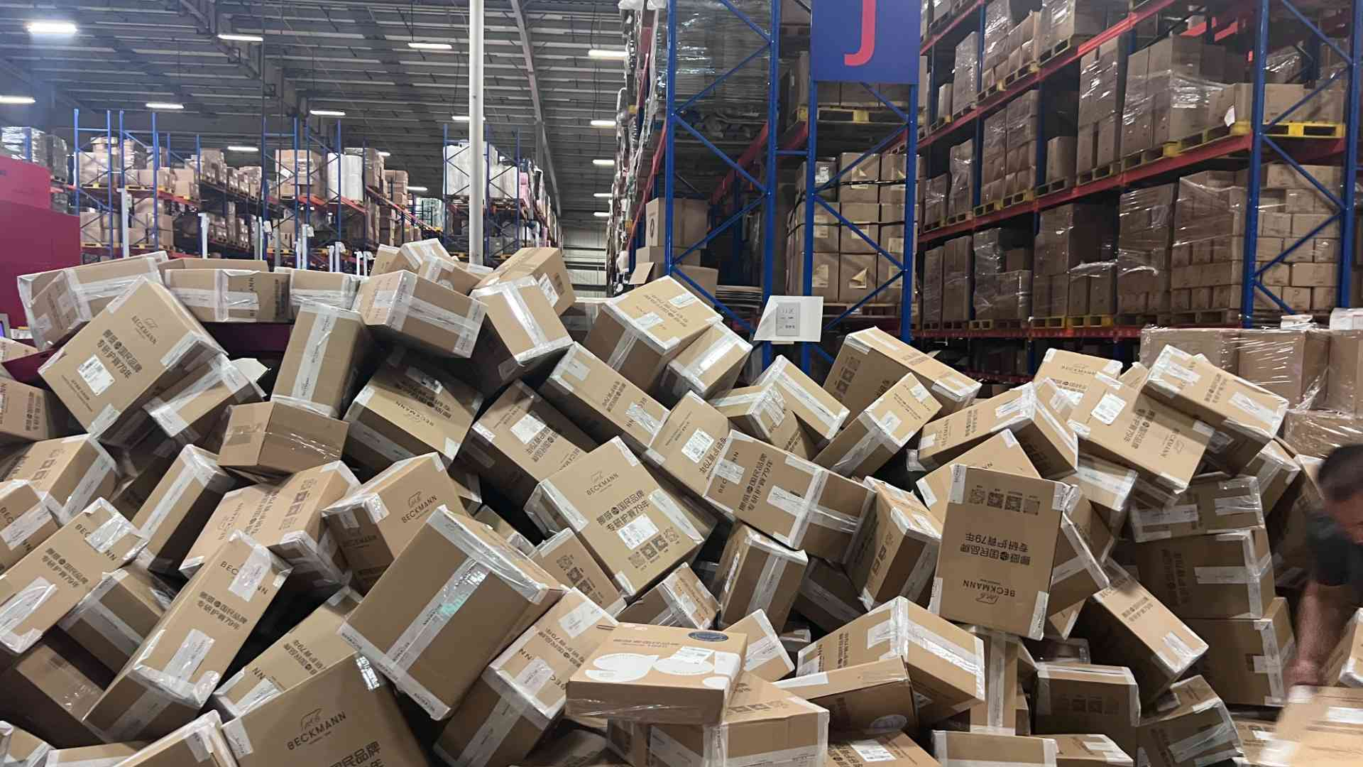 抖店新手商家电商仓库代发：前期自己发，单量暴涨后如何无缝切换？